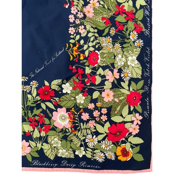 VTG. The National Trust for Scotland Scarf Wildflower Queen Elizabeth Designer - Picture 2 of 4